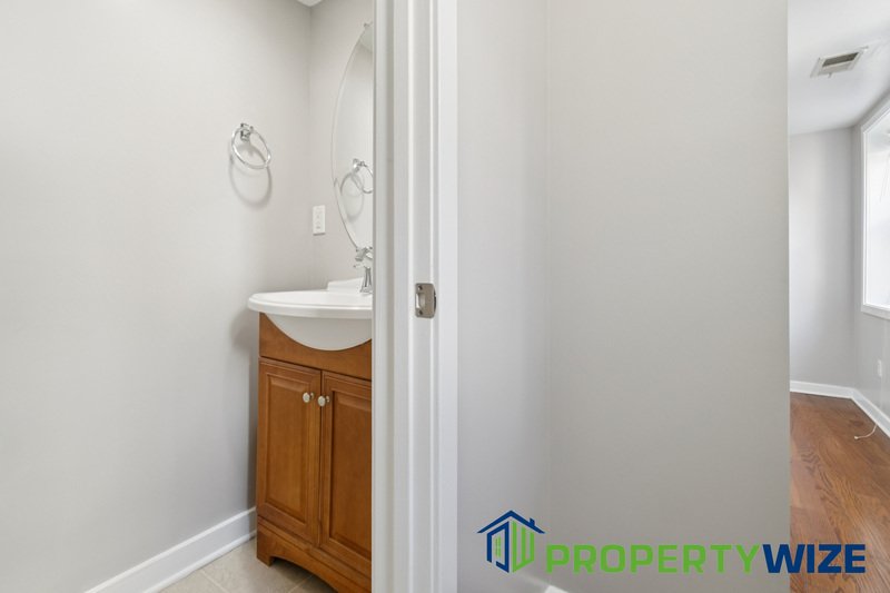 Modern 3BR Townhome with Open Floor Plan & Stylish Kitchen property image