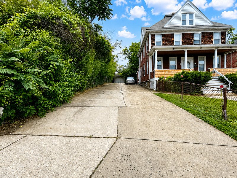 A peaceful tranquil space all for yourself! This well maintained 3rd floor 1-Bedroom, 1-Bath Apartment have all your wish list property image