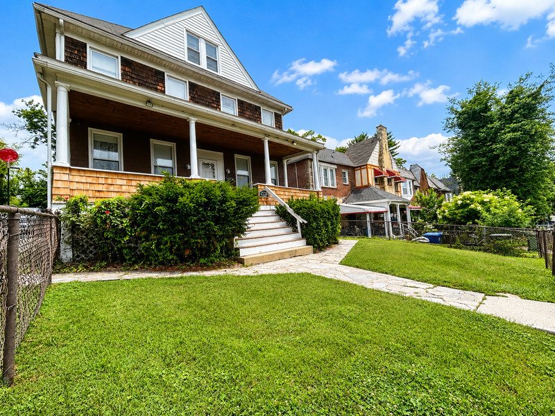 A peaceful tranquil space all for yourself! This well maintained 3rd floor 1-Bedroom, 1-Bath Apartment have all your wish list property image