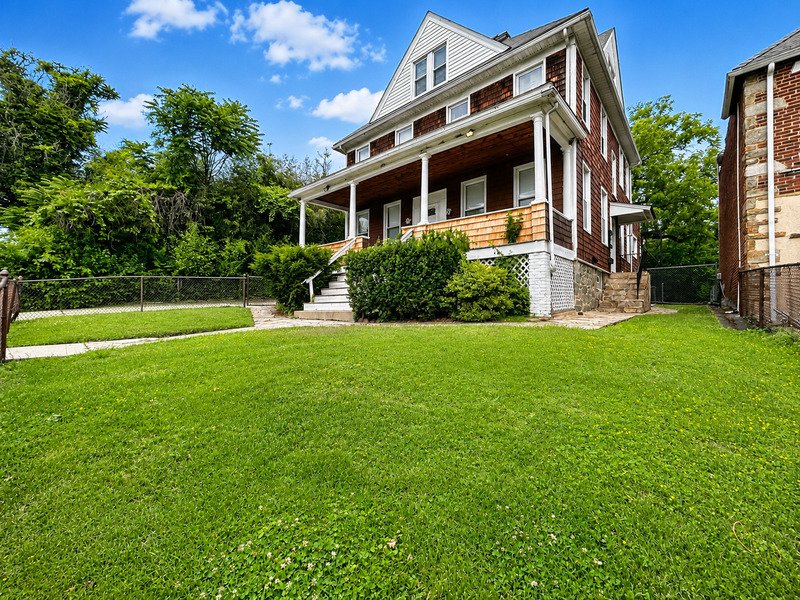A peaceful tranquil space all for yourself! This well maintained 3rd floor 1-Bedroom, 1-Bath Apartment have all your wish list property image