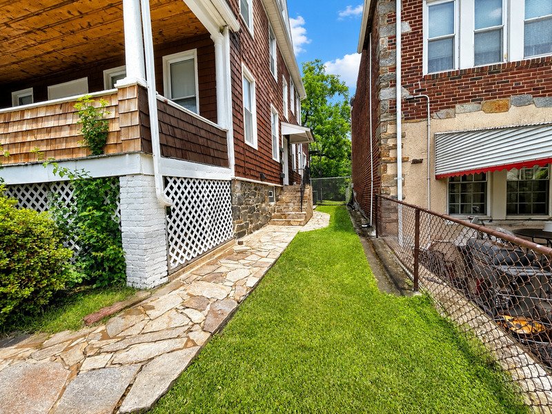 A peaceful tranquil space all for yourself! This well maintained 3rd floor 1-Bedroom, 1-Bath Apartment have all your wish list property image
