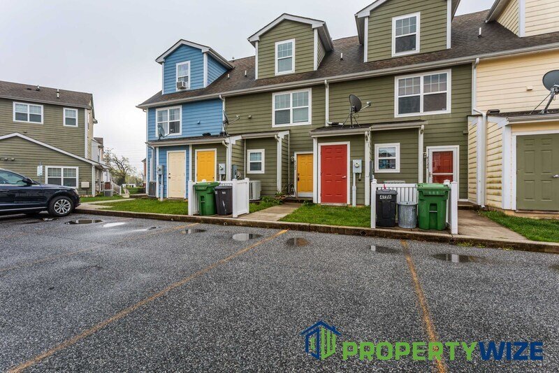 This renovated 3-bedroom, 2-bathroom townhome has all the bells and whistles. property image