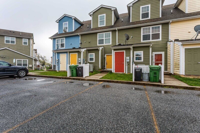 This renovated 3-bedroom, 2-bathroom townhome has all the bells and whistles. property image
